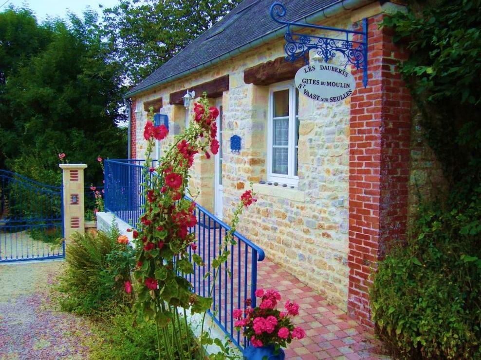 Gite Le Moulin Saint-Vaast-sur-Seulles Esterno foto